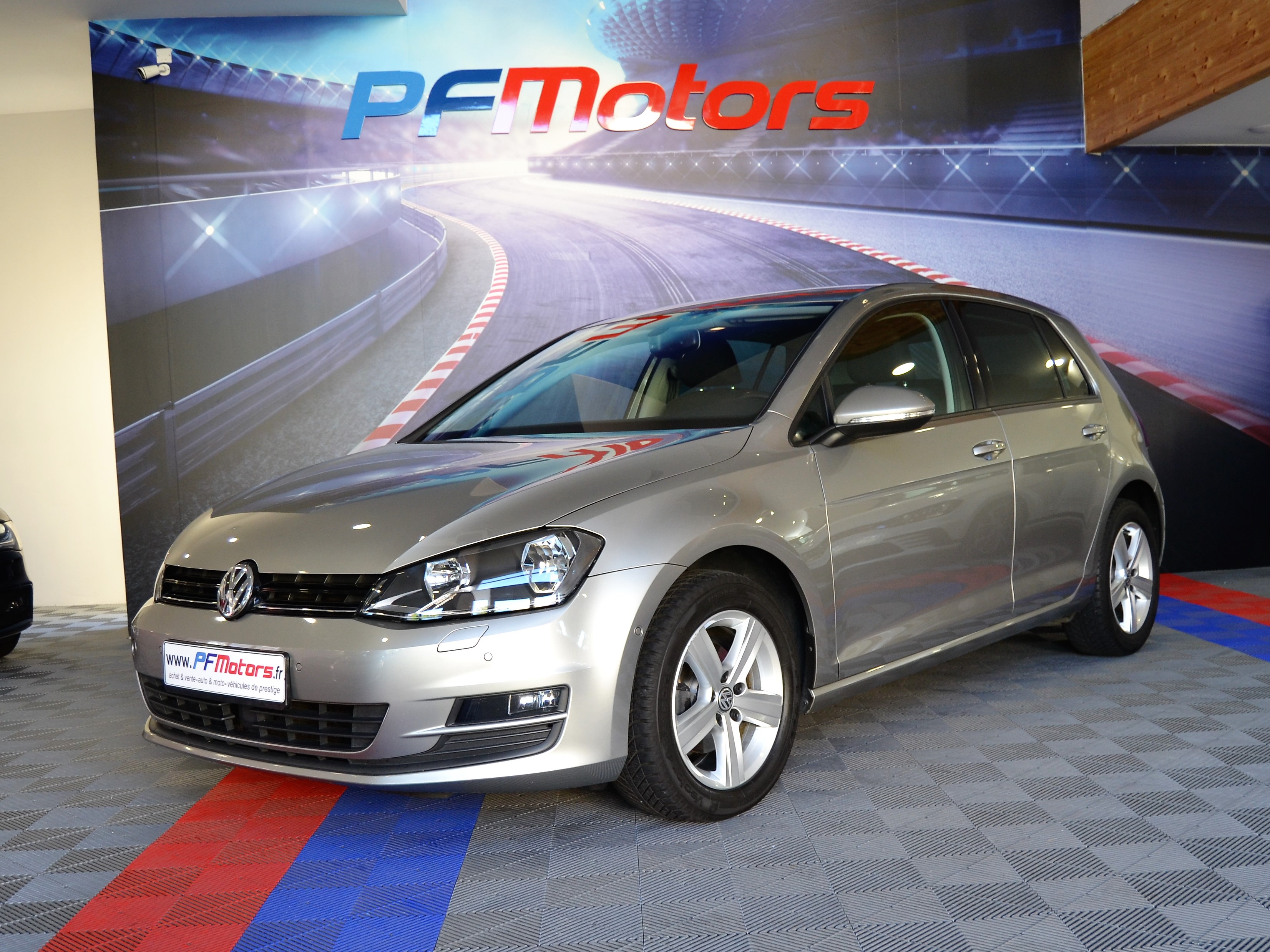 Volkswagen Golf 7 1.6 TDI 105 Confortline - Pf Motors