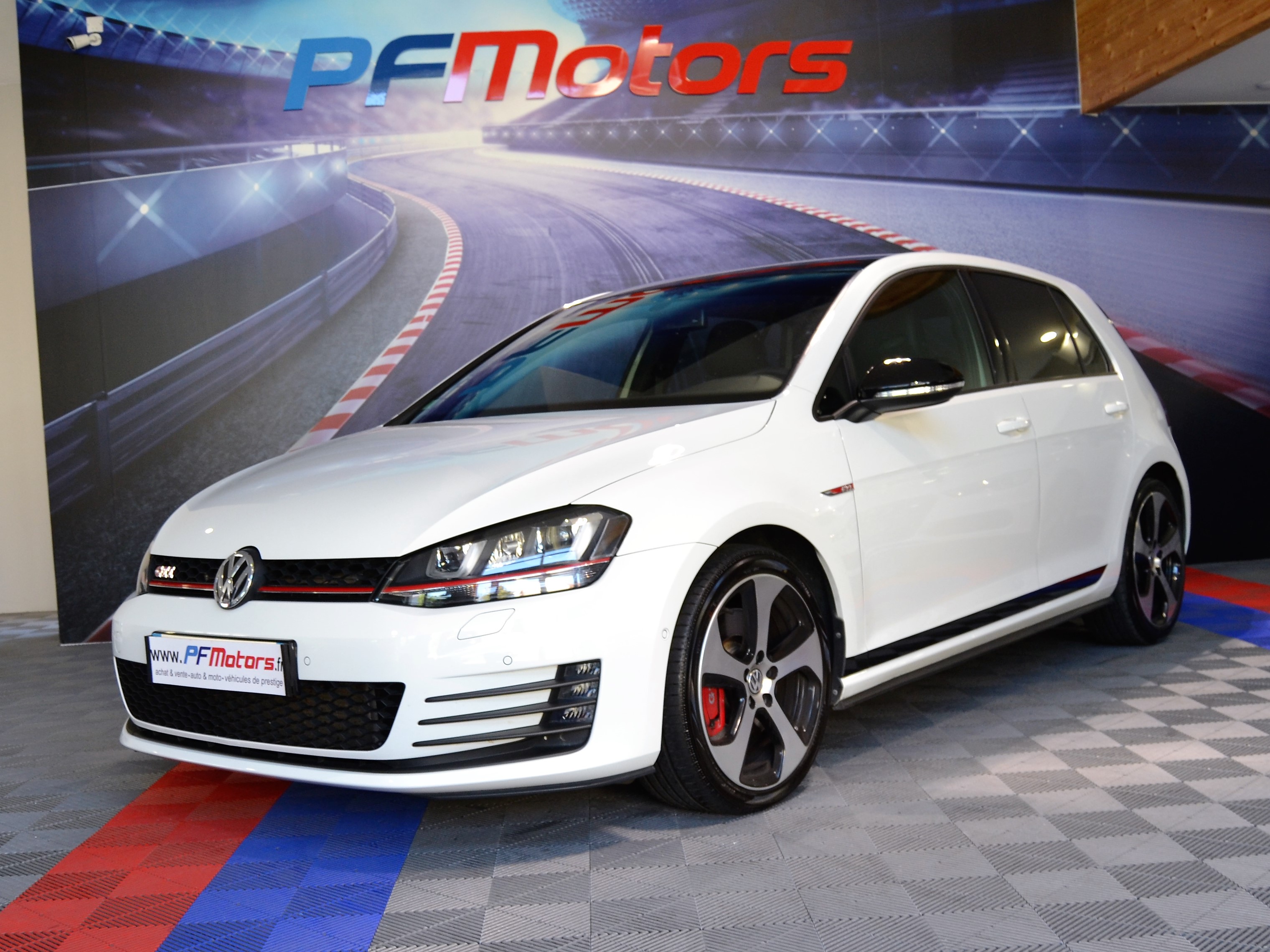 Volkswagen Golf 7 GTI Performance 2.0 TSI 230 Pf Motors