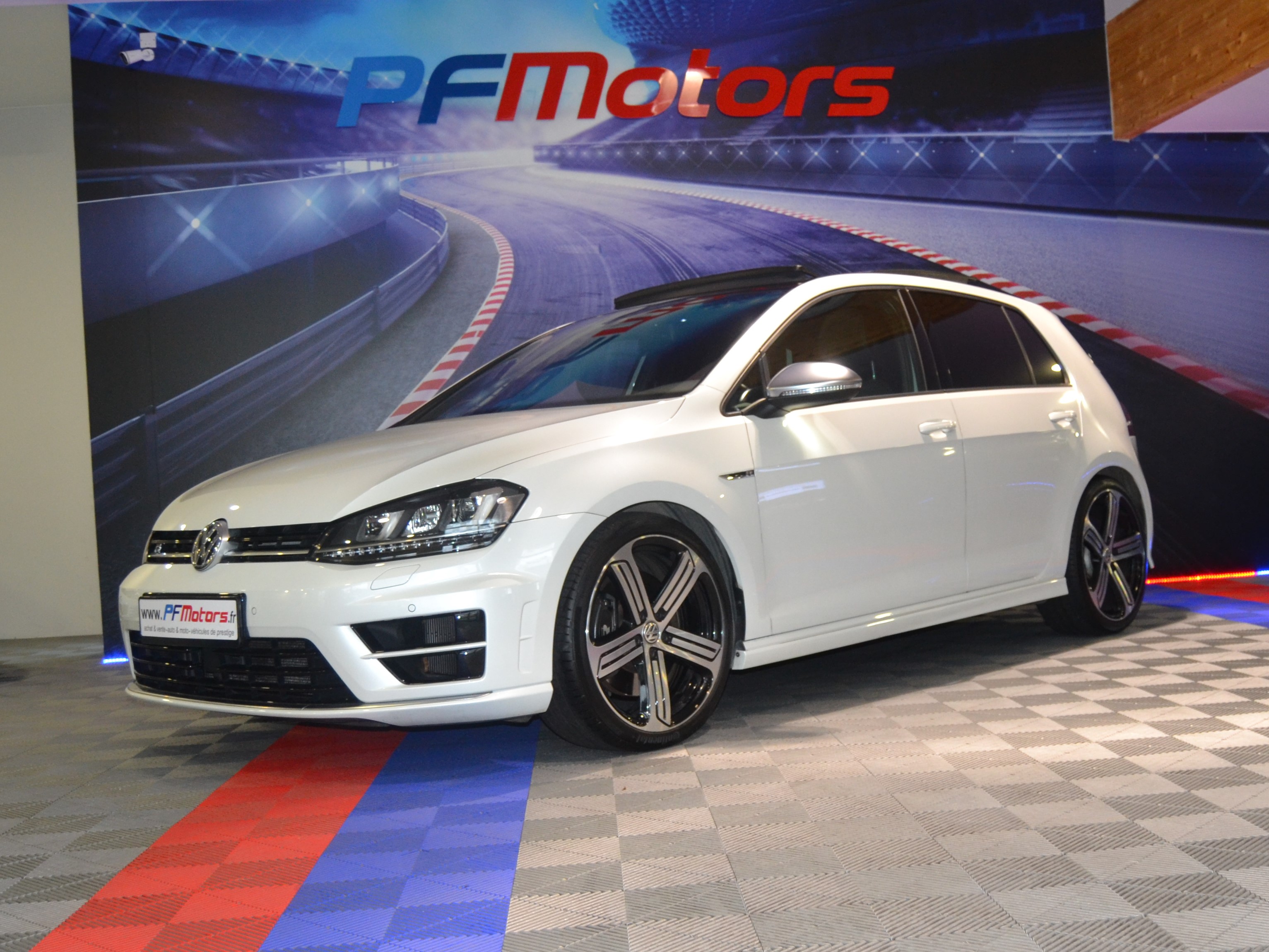 Volkswagen Golf 7 R 2.0 TSI 300 DSG Full options - Pf Motors