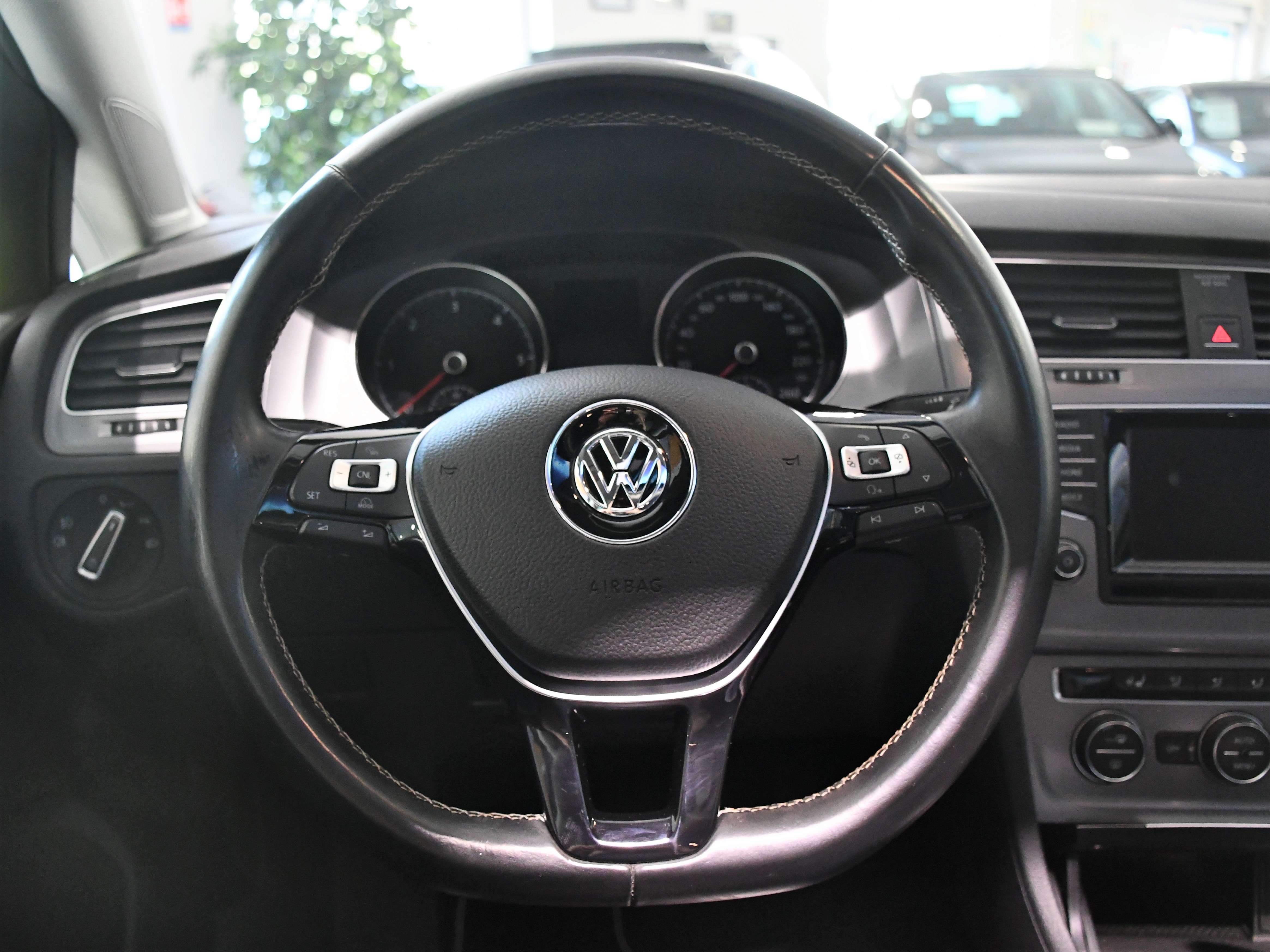 Volkswagen Golf 7 R-Line Lounge 2.0 TDI 150 DSG GPS TO Volant