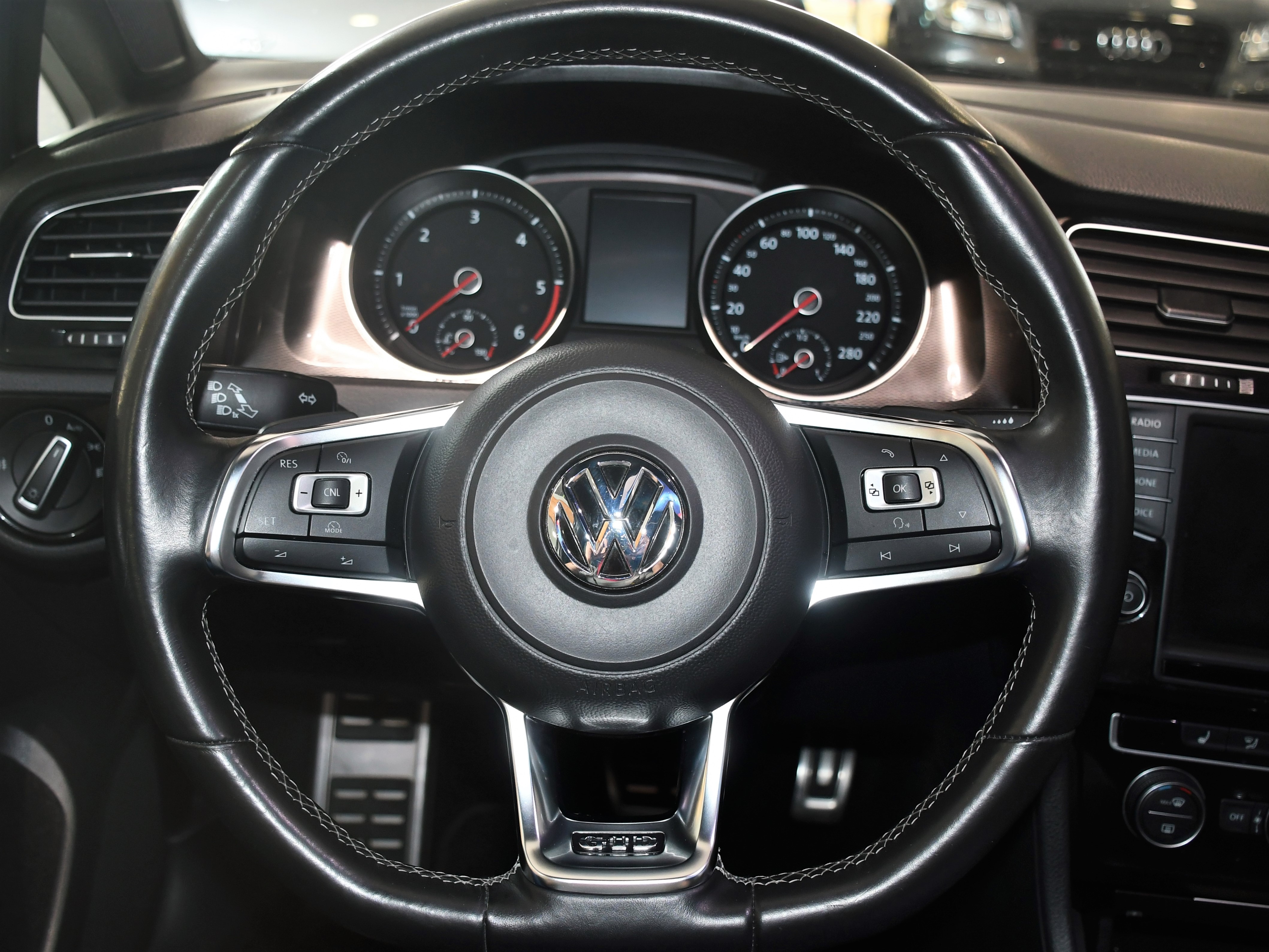 Volkswagen Golf 7 GTD 2.0 TDI 184 DSG GPS Pro Sport and Sound TO Attelage  Mode App Connect JA 18 - Pf Motors